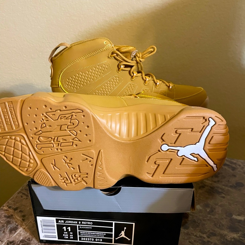 Unique and never worn.  Not the original box but they are a size 11.